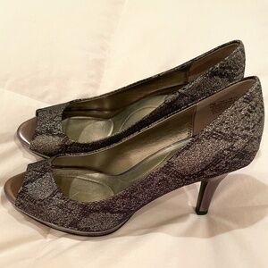 New Black and Silver Open Toe  Bandolino Heels sz 7